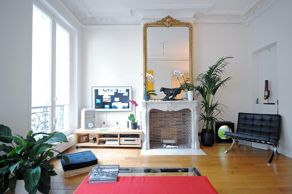 Champs Elysees Homestay - Air Conditioning 파리 객실 사진